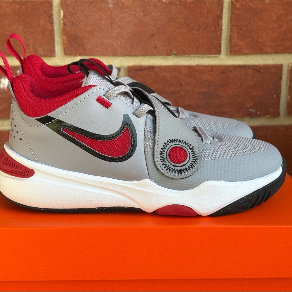 New Nike Team Hustle D 11 PS Grey Red Youth Primary School Sizes Sneakers NIB